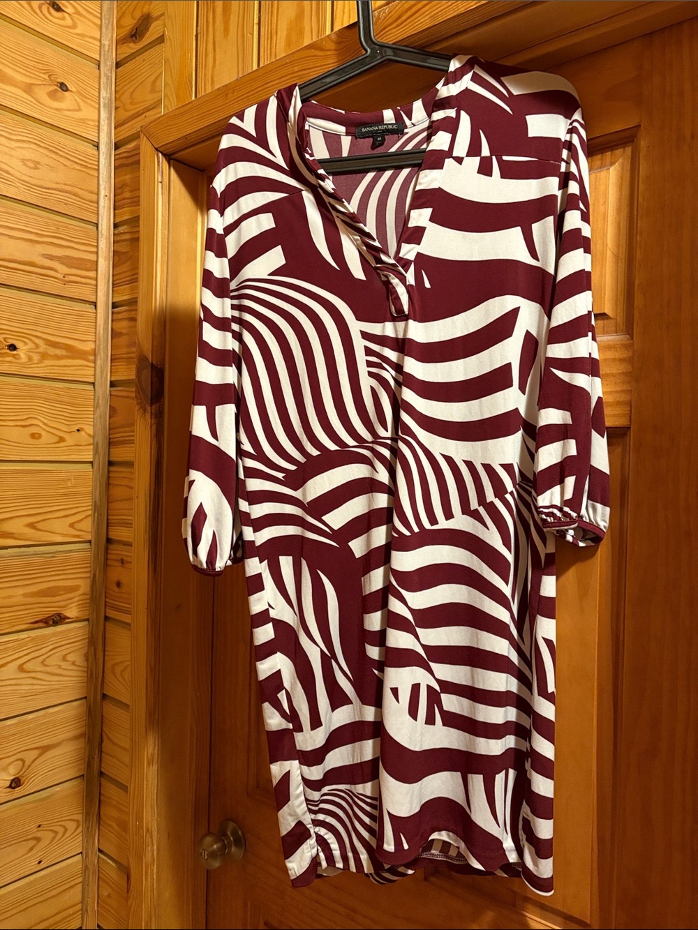 Banana Republic Maroon and White Abstract V-Neck Dress Medium